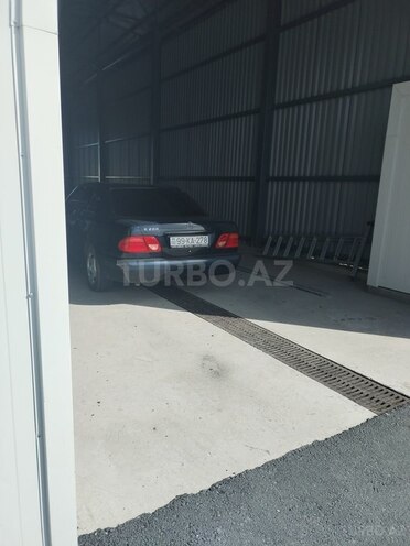 Mercedes E 200 1998, 458,000 km - 2.0 l - Xudat