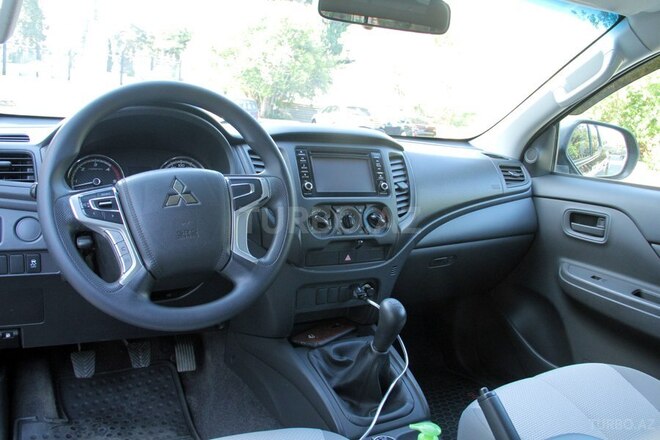 Mitsubishi L200 2020, 84,642 km - 2.4 l - Bakı