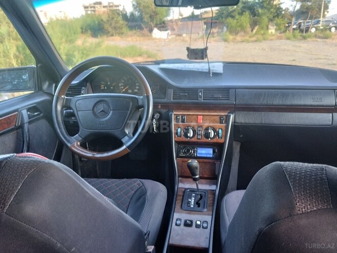 Mercedes E 220 1994, 529,600 km - 2.2 l - Sumqayıt