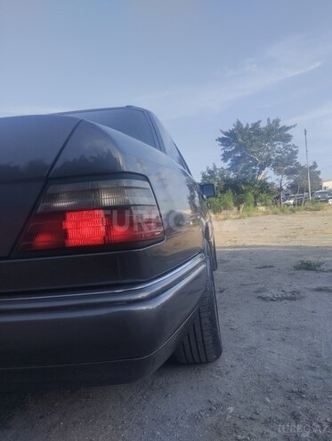 Mercedes E 220 1994, 529,600 km - 2.2 l - Sumqayıt