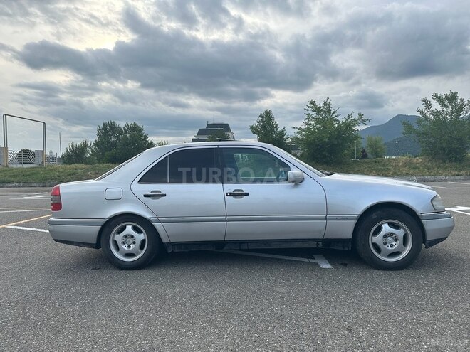 Mercedes C 220 1995, 370,000 km - 2.2 l - Qəbələ