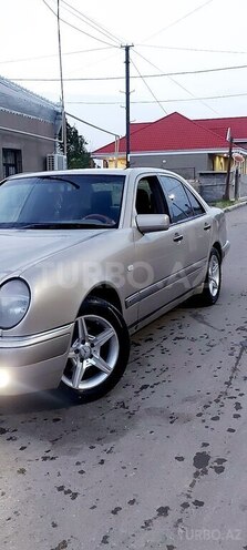 Mercedes E 240 1997, 330,000 km - 2.4 л - Goranboy