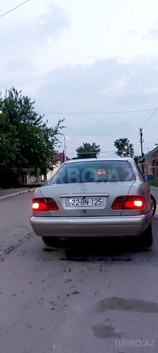 Mercedes E 240 1997, 330,000 km - 2.4 л - Goranboy
