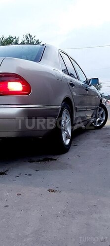 Mercedes E 240 1997, 330,000 km - 2.4 л - Goranboy