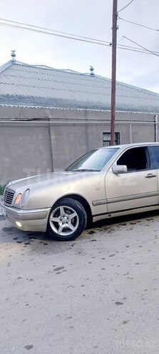 Mercedes E 240 1997, 330,000 km - 2.4 л - Goranboy