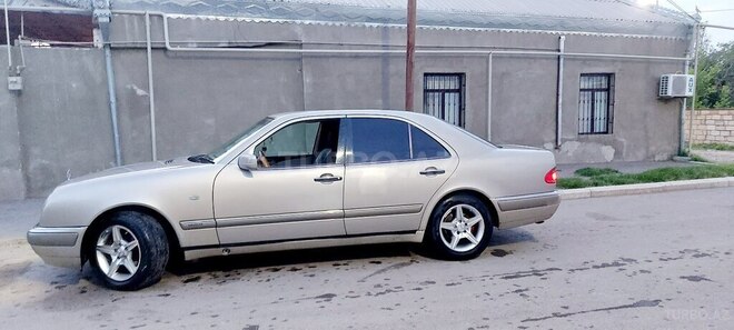 Mercedes E 240 1997, 330,000 km - 2.4 л - Goranboy