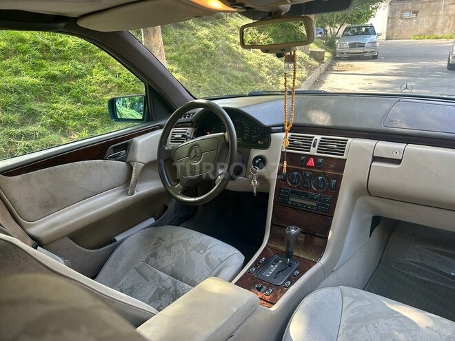 Mercedes E 230 1996, 330,000 km - 2.3 l - Bakı
