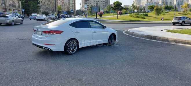 Hyundai Elantra 2015, 120,000 km - 1.6 l - Bakı