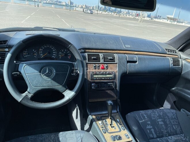Mercedes E 240 1999, 409,000 km - 2.4 l - Bakı
