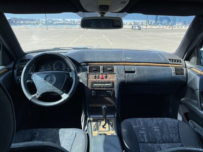 Mercedes E 240 1999, 409,000 km - 2.4 l - Bakı