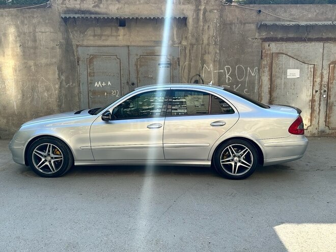 Mercedes E 220 2006, 37,600 km - 2.2 l - Bakı