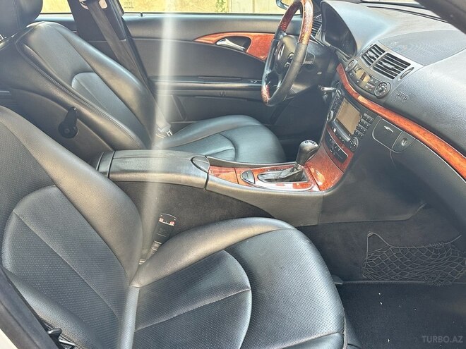 Mercedes E 220 2006, 37,600 km - 2.2 l - Bakı
