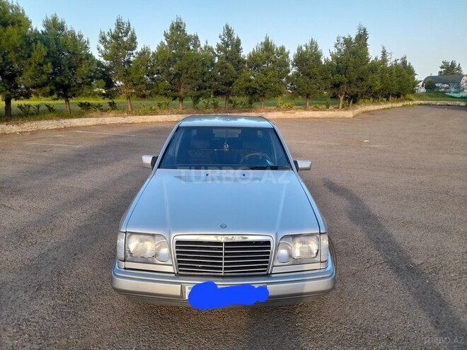 Mercedes E 250 1993, 425,076 km - 2.5 l - Astara