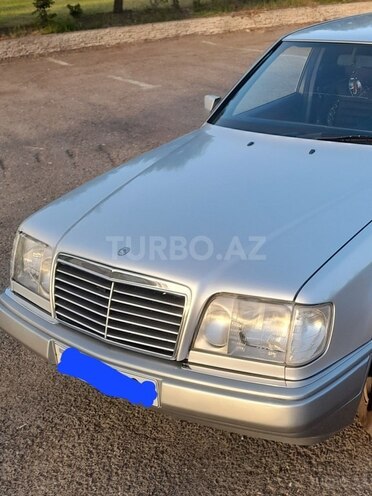 Mercedes E 250 1993, 425,076 km - 2.5 l - Astara
