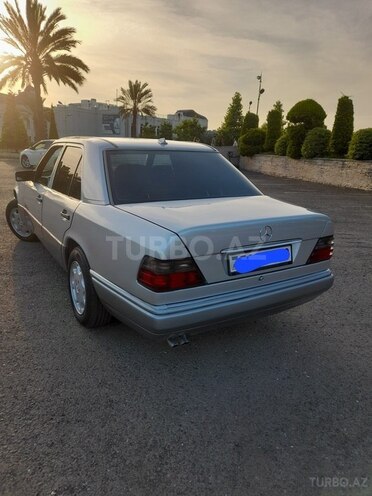 Mercedes E 250 1993, 425,076 km - 2.5 l - Astara