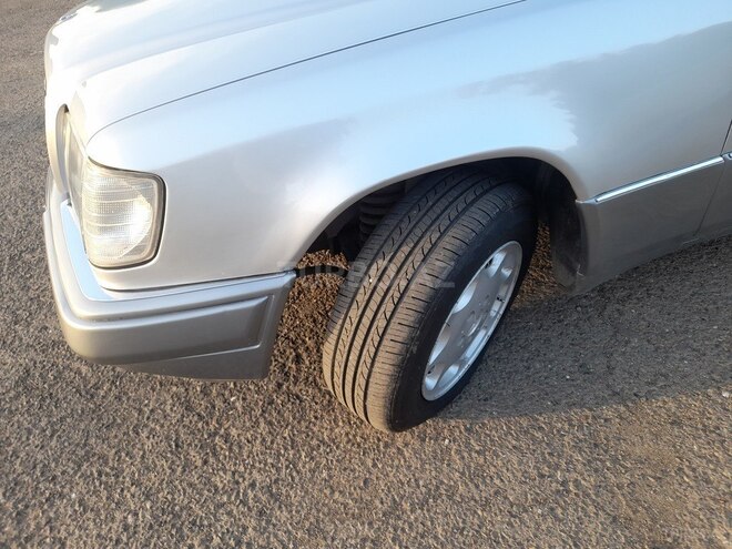 Mercedes E 250 1993, 425,076 km - 2.5 l - Astara
