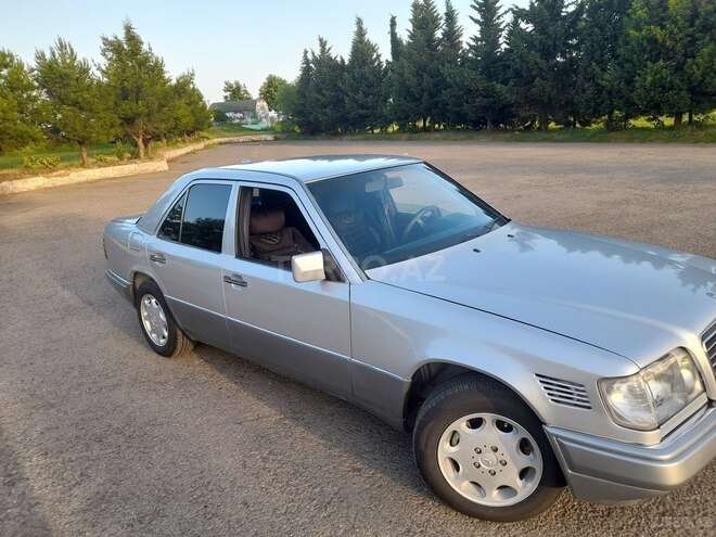Mercedes E 250 1993, 425,076 km - 2.5 l - Astara