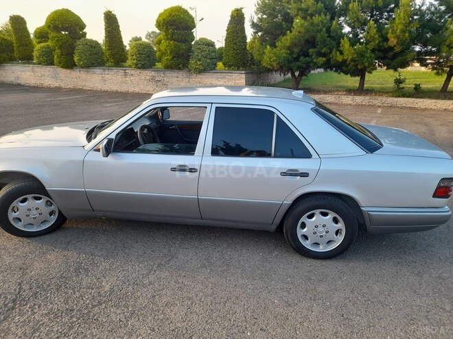Mercedes E 250 1993, 425,076 km - 2.5 l - Astara