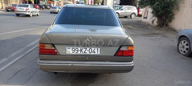 Mercedes E 230 1989, 241,800 km - 2.3 l - Bakı