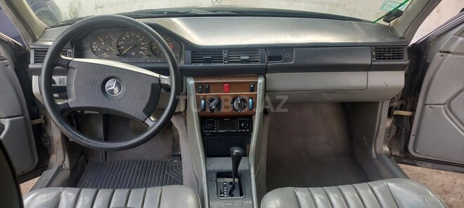 Mercedes E 230 1989, 241,800 km - 2.3 l - Bakı