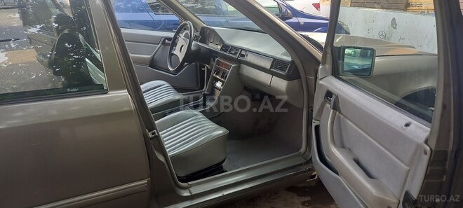 Mercedes E 230 1989, 241,800 km - 2.3 l - Bakı