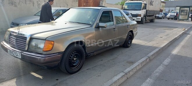 Mercedes E 230 1989, 241,800 km - 2.3 l - Bakı
