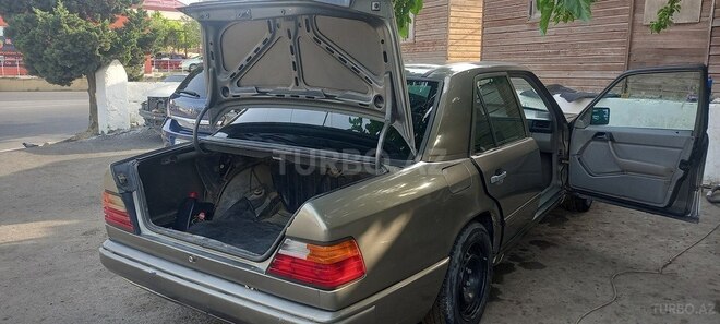 Mercedes E 230 1989, 241,800 km - 2.3 l - Bakı