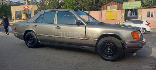 Mercedes E 230 1989, 241,800 km - 2.3 l - Bakı