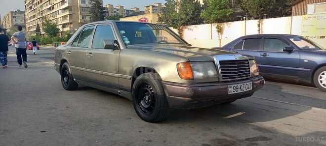 Mercedes E 230 1989, 241,800 km - 2.3 l - Bakı