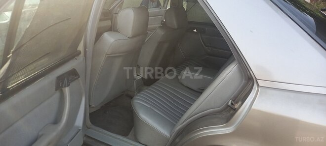 Mercedes E 230 1989, 241,800 km - 2.3 l - Bakı