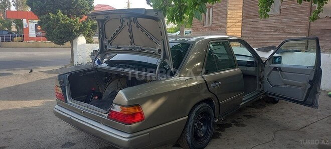 Mercedes E 230 1989, 241,800 km - 2.3 l - Bakı