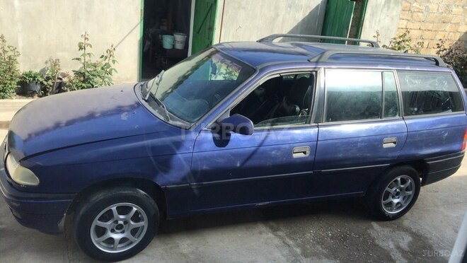 Opel Astra 1995, 303,561 km - 1.6 л - Qusar