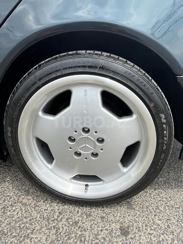 Mercedes E 270 2001, 392,580 km - 2.7 l - Bakı