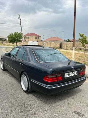 Mercedes E 270 2001, 392,580 km - 2.7 l - Bakı