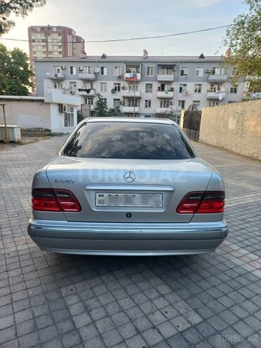 Mercedes E 240 2001, 403,000 km - 2.4 l - Bakı