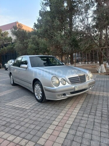 Mercedes E 240 2001, 403,000 km - 2.4 l - Bakı