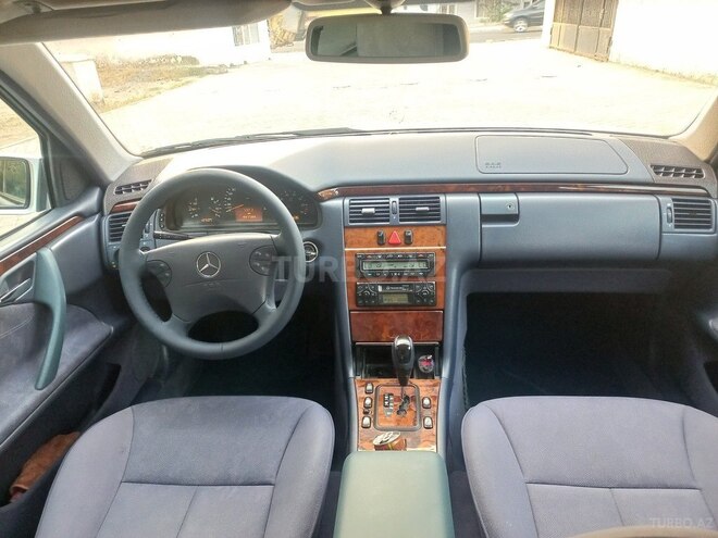 Mercedes E 240 2001, 403,000 km - 2.4 l - Bakı