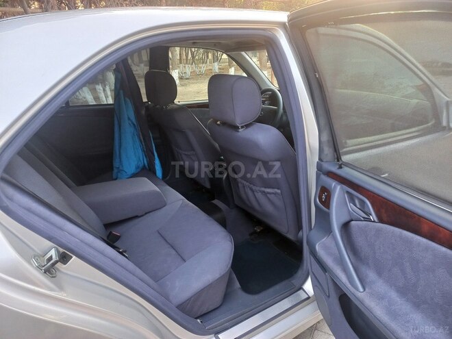 Mercedes E 240 2001, 403,000 km - 2.4 l - Bakı