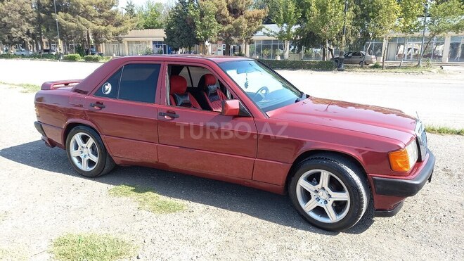 Mercedes 190 1988, 380,000 km - 2.0 l - Yevlax