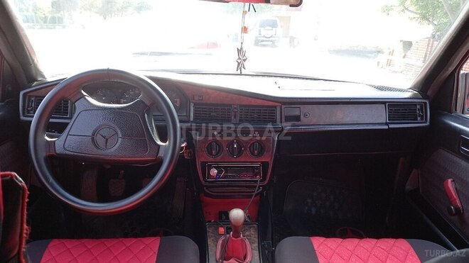 Mercedes 190 1988, 380,000 km - 2.0 l - Yevlax