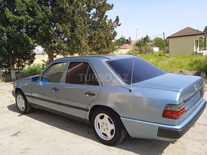 Mercedes E 200 1986, 194,545 km - 2.0 l - Şirvan