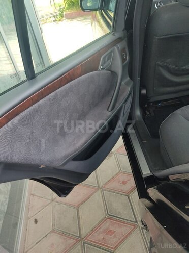Mercedes E 220 2000, 398,000 km - 2.2 l - Ucar