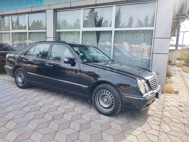Mercedes E 220 2000, 398,000 km - 2.2 l - Ucar