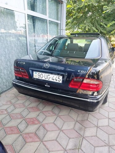 Mercedes E 220 2000, 398,000 km - 2.2 l - Ucar