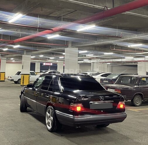 Mercedes E 280 1995, 225,000 km - 2.8 l - Gəncə