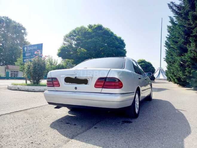 Mercedes E 260 1997, 256,458 km - 2.6 л - Qazax