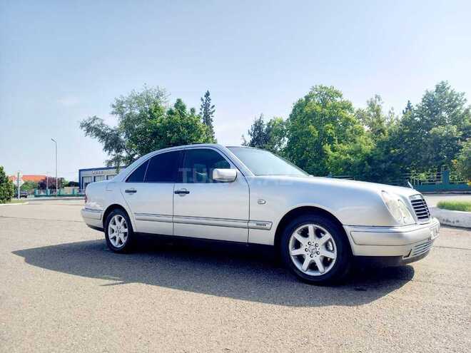 Mercedes E 260 1997, 256,458 km - 2.6 л - Qazax