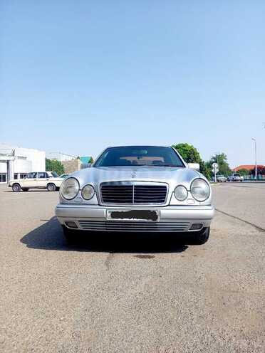 Mercedes E 260 1997, 256,458 km - 2.6 л - Qazax
