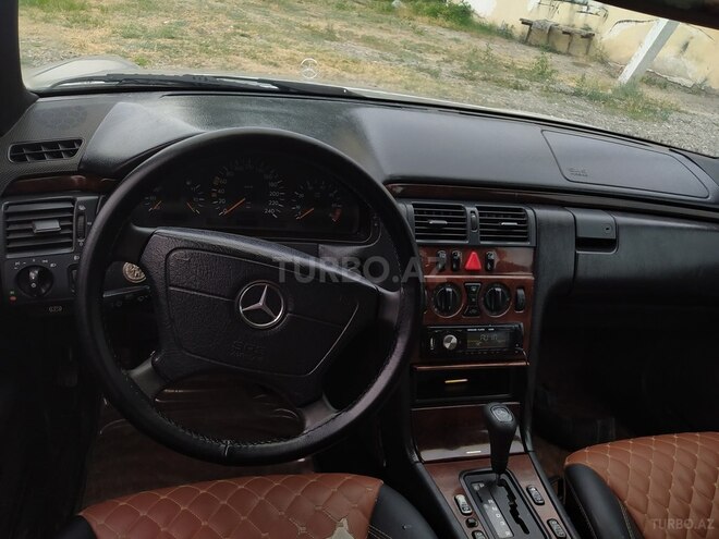 Mercedes E 230 1996, 328,600 km - 2.3 l - Mingəçevir