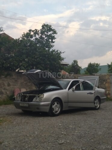 Mercedes E 230 1996, 328,600 km - 2.3 l - Mingəçevir